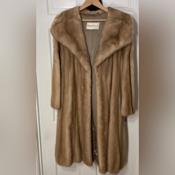 The halle bros co. Fur coat - Picture 1 of 8